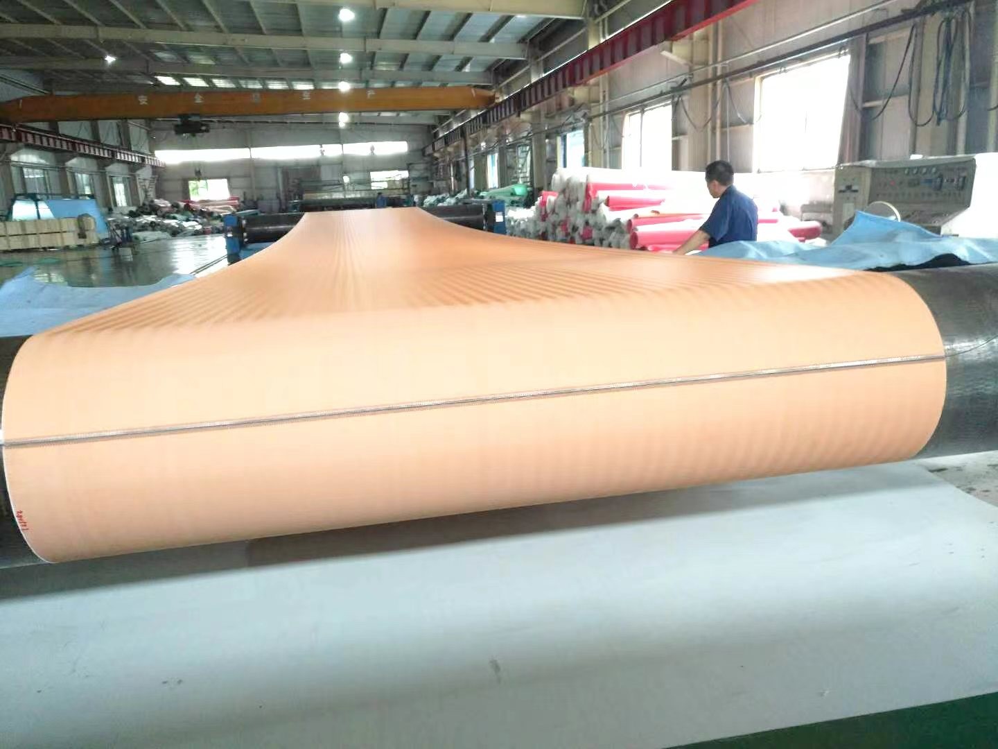 真空帶式過(guò)濾機(jī)在工作時(shí)，濾布的狀態(tài)會(huì)如何變化？